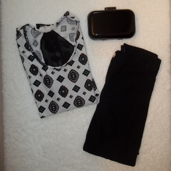 Geometric 3/4 Sleeve Form Fitting Shirt Size Small - Picture 1 of 6